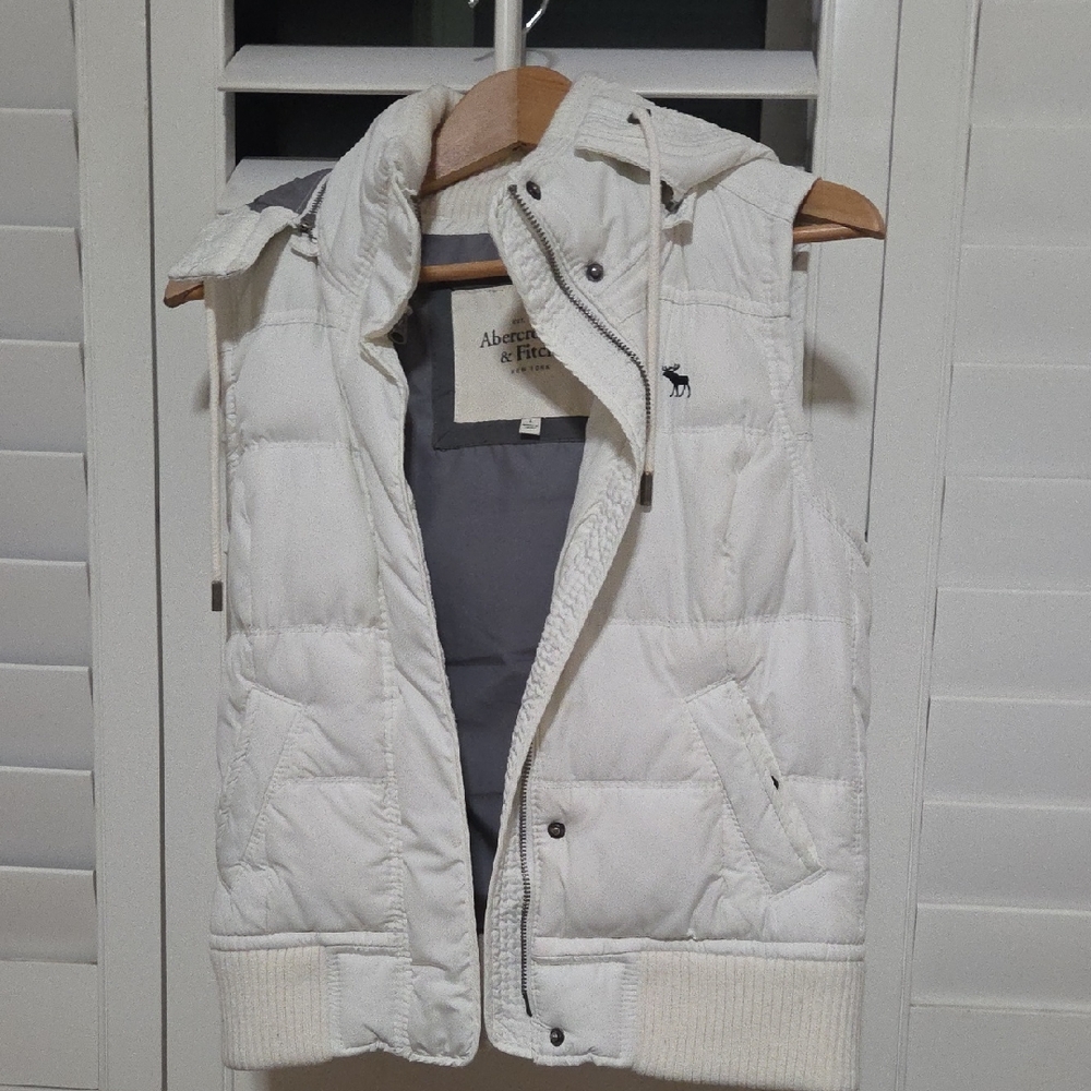 Abercrombie & Fitch Ivory Quilted Vest